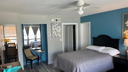 Postel nebo postele na pokoji v ubytování Avalon Resort of Deerfield Beach