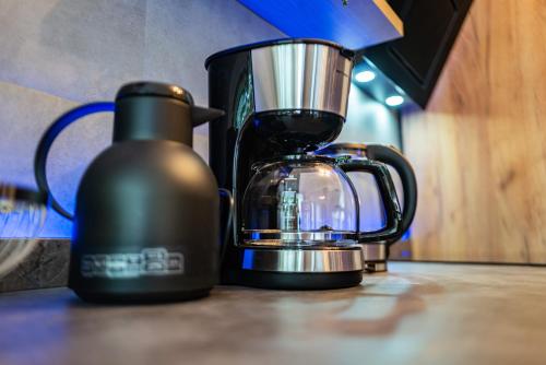 a blender sitting on top of a counter at #811 Komfortable Wohnung 10 Min bis Moviepark in Dorsten