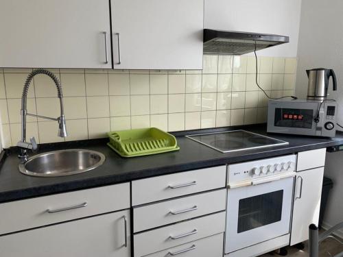 a kitchen with a sink and a stove top oven at TOP 2 Zimmer Apartment Mainz-Lerchenberg - nähe Mainz, Wiesbaden, Frankfurt, Alzey in Mainz