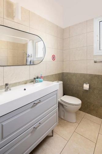 Gallery image of City Center Top Floor Big Balcony 2BR Close to the Beach in Larnaka