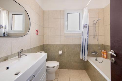 Gallery image of City Center Top Floor Big Balcony 2BR Close to the Beach in Larnaka