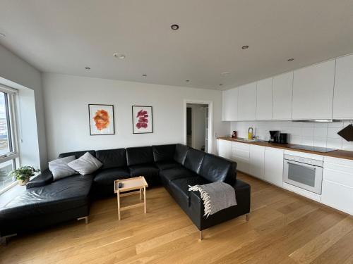 Η κουζίνα ή μικρή κουζίνα στο Oceanview Getaway Apartment with Sweeping Views