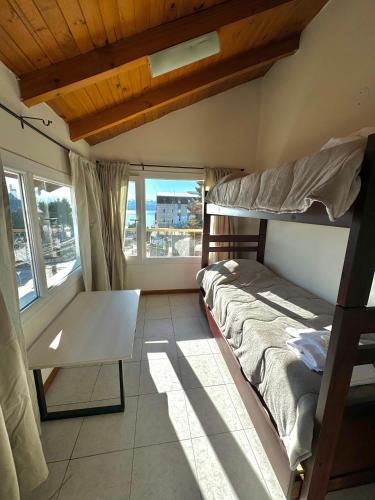 a bedroom with a bunk bed and a desk at Antu Mahuida Apartments in San Carlos de Bariloche