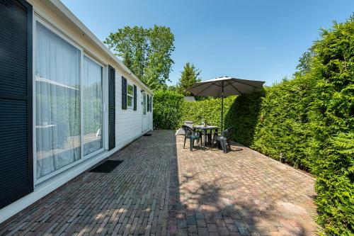 Taman di luar Bicycle Storage - Close to Efteling & Safaripark Beekse Bergen & Parking!
