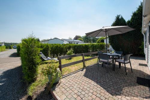 Taman di luar Bicycle Storage - Close to Efteling & Safaripark Beekse Bergen & Parking!