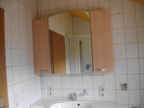 a bathroom with a sink and a mirror at Herbrechtingen Eselsburg in Herbrechtingen