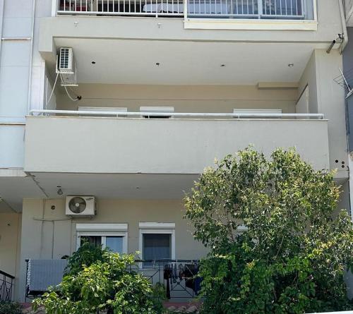 A balcony or terrace at Maniola's Appartment