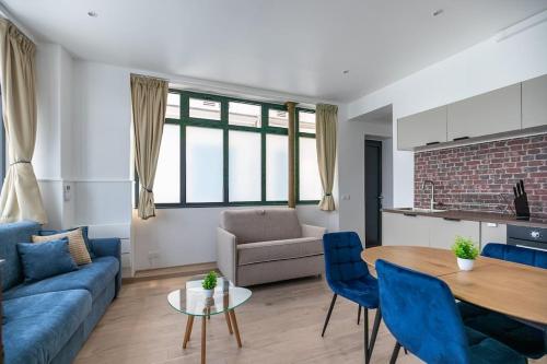 New two bedroom two bathroom apartment Paris 15 near Eiffel with air conditioning