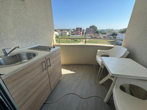 Kuchyň nebo kuchyňský kout v ubytování Apartmani ZMS