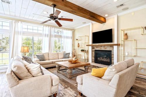 The View Golf Cart & Pool Heat Deals HotTub電視和／或娛樂中心