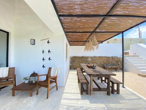 a dining room with a wooden table and chairs at Casa do Jogo in Dous Portos