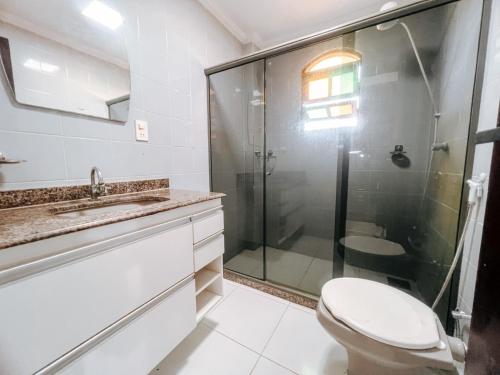 Bilik mandi di Hostel Hermanos