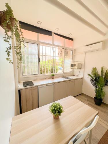 Cozy Studio with Pool Acuario