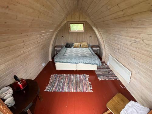 Postel nebo postele na pokoji v ubytování Camping Cabin near Jägala-Juga