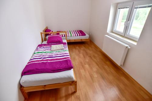 Ένα ή περισσότερα κρεβάτια σε δωμάτιο στο Apartmány Klimkovice