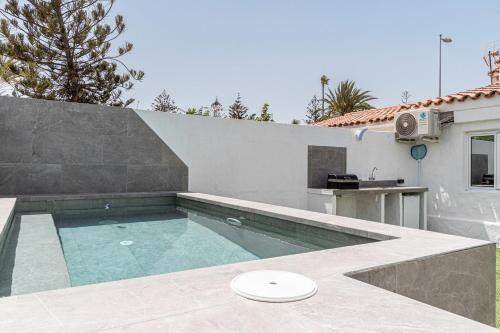a swimming pool in the backyard of a house at Bungalow Playa del Inglés in Playa del Ingles
