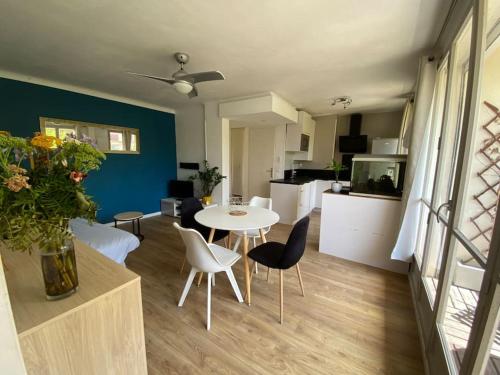 Photo de la galerie de l'établissement Appart T2 cosy rénové en centre ville avec parking, à Aix-en-Provence