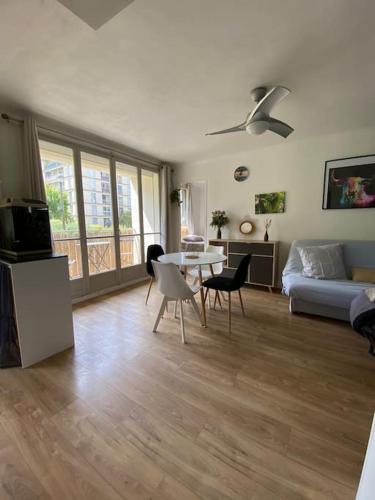 Photo de la galerie de l'établissement Appart T2 cosy rénové en centre ville avec parking, à Aix-en-Provence