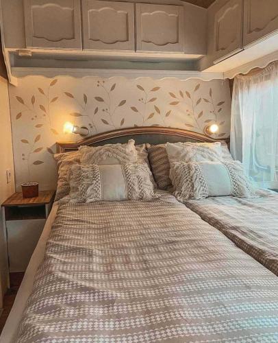 a large bed in a bedroom with a large bed sidx sidx sidx at Каравана Бохемия in Chernomorets