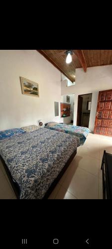 a bedroom with two beds in a room at Recanto Videira Rota do Vinho in São Roque