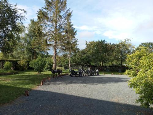 Taman di luar Gîte de groupe du Coudray