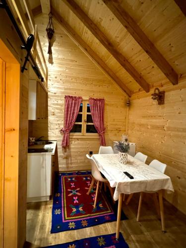 a dining room with a table and chairs in a cabin at Etno kuca Lana in Mojkovac