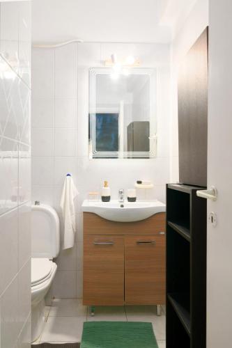 Sea-View Apt Argyroupoli, Athens