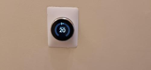a computer mouse on a switch on a wall at London Luxury 3 bedroom flat, 2 bathrooms, Living Room, free parking, 4 mins to station, garden in Ilford