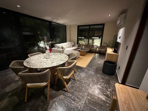 Posezení v ubytování Tulum 2BR Jacuzzi Privado Lujo & Piscinas Humana 800m Playa