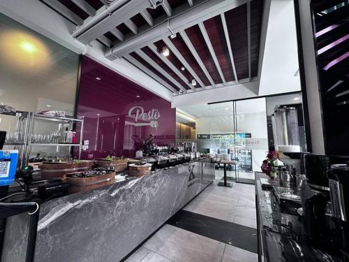 a restaurant with a bar in the middle of it at S87-7052 BTS Onnut High Floor Gym Swim Good View in Bangkok