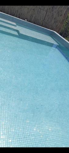 Private Swimming Pool ! דירת סטודיו קטנה עם בריכה פרטיתの敷地内または近くにあるプール