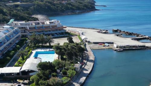Gambar di galeri bagi Chioma appartamento fronte mare - posto auto privato di Chioma