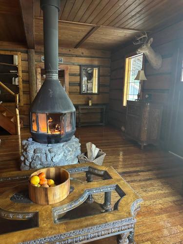 Фотография из галереи Rustic Beaverfoot Lodge Room N8 в городе Parson