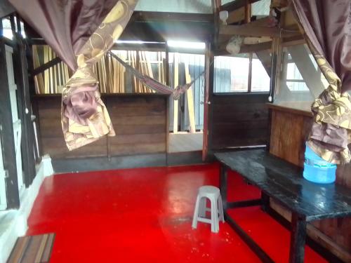 an inside view of a room with a red floor at Camping Fungi in Puerto Nariño