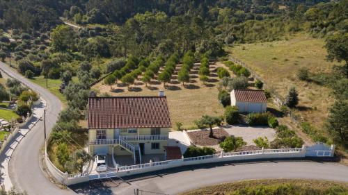 an aerial view of a house with a driveway at Villa Polina in Leiria