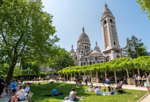 In front of Sacré Cœur - 2 Bedrooms in last floor