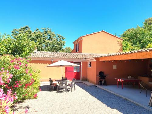 Aix en Provence charmante villa piscine cadre verdoyant 6 personnes