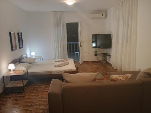 Ένα ή περισσότερα κρεβάτια σε δωμάτιο στο Apartmani Njivice