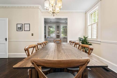 Φωτογραφία από το άλμπουμ του The Montgomery Manor - 5 Bedroom 4 Bath with Pool and Garage σε Montgomery