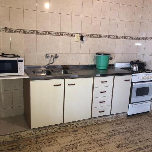 a kitchen with a sink and a microwave at La Magdalena in Chajarí