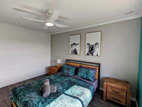 Кровать или кровати в номере Ozzie Pozzie Backpackers