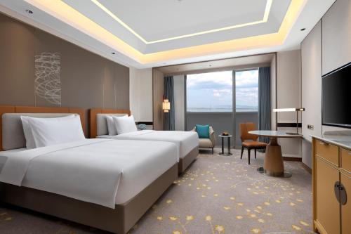 Postel nebo postele na pokoji v ubytování Quanzhou C&D Hotel Donghai Quanzhou