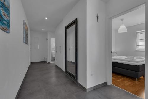 Luxury and modern apartment with sea view and garage
