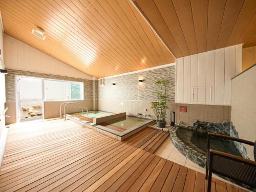 a large room with a hot tub in the middle of it at Hotel Holistic Resort Wakayama in Taiji