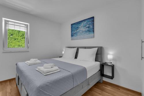 Luxurious And Bright Apartment With Sea And Mountain View