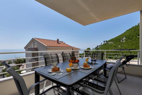 Luxurious And Bright Apartment With Sea And Mountain View