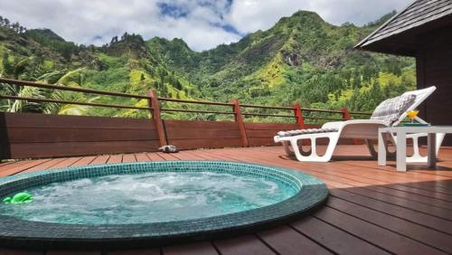Villa de luxe LEGEND RESORT MOOREA vue mer et montagne - piscine - terrain de tennis - salle de sport - 3 chambres, hébergement à Moorea