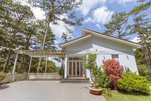 a small white house with a porch at The Dream Villa Best Lake View in Xuan An