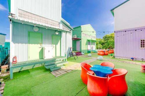 Κήπος έξω από το Happiness Pink B&B