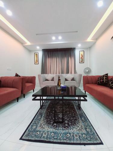 Гостиная зона в Con Stay Luxury Apartments Bahria Town Lahore